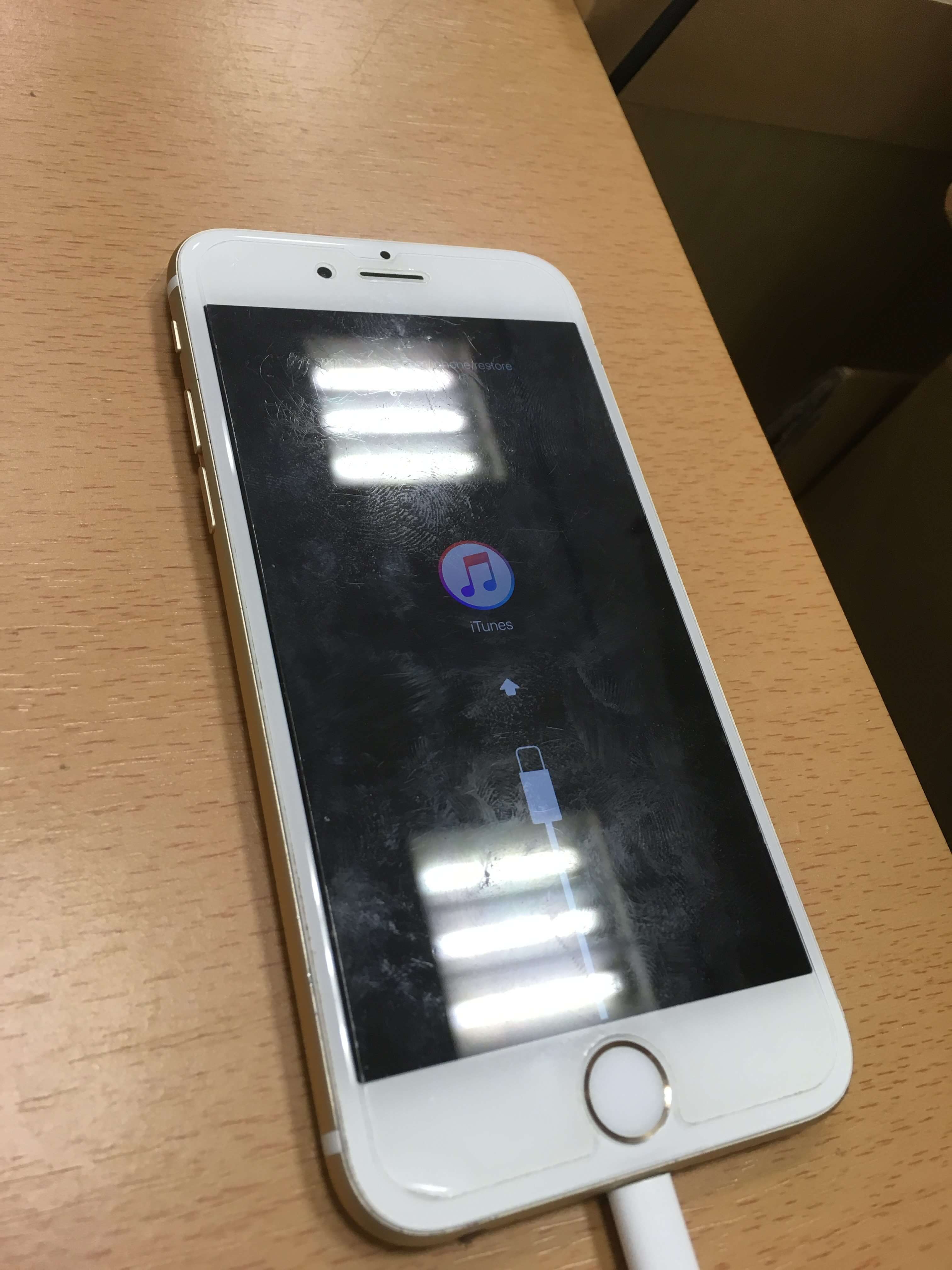 修理前：iPhone6sのリンゴループ復旧修理