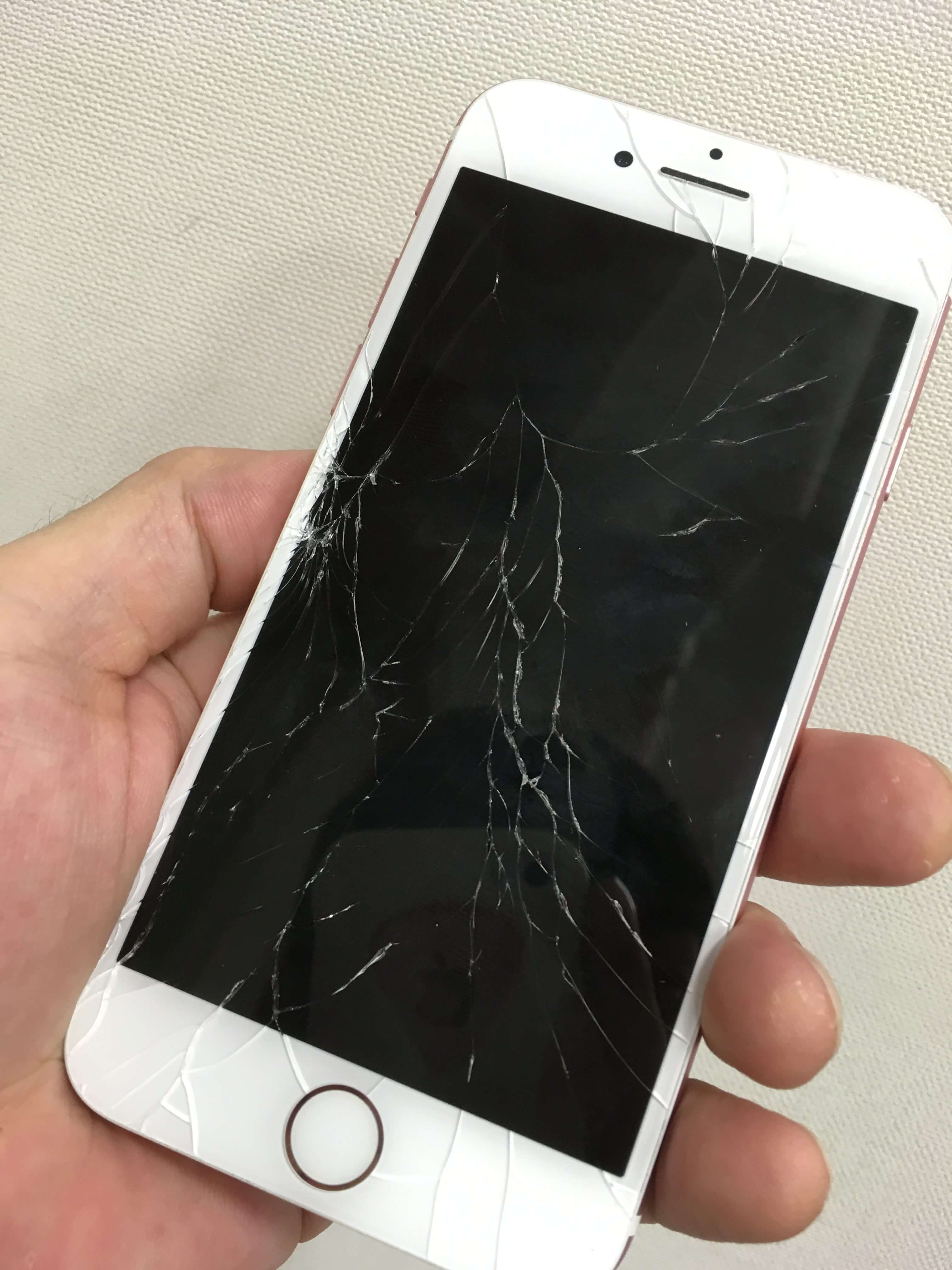 修理前：iPhone7の画面交換修理！