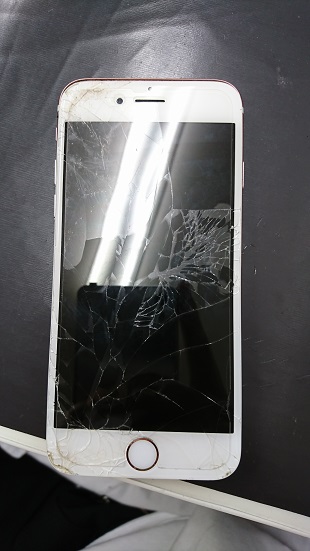 修理前：iPhone6Sのガラス液晶交換