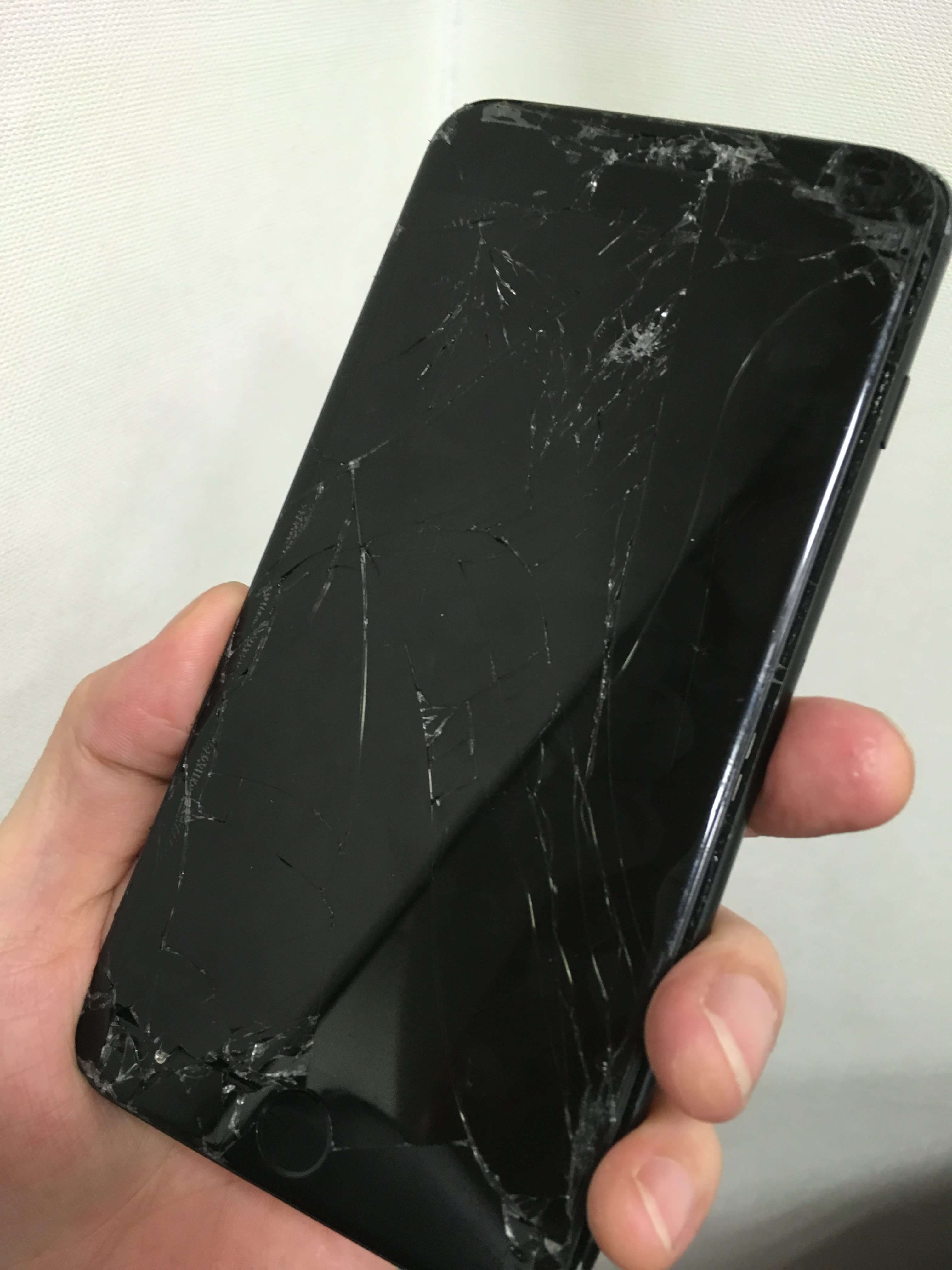 修理前：iPhone7Plusのガラス＋液晶交換修理