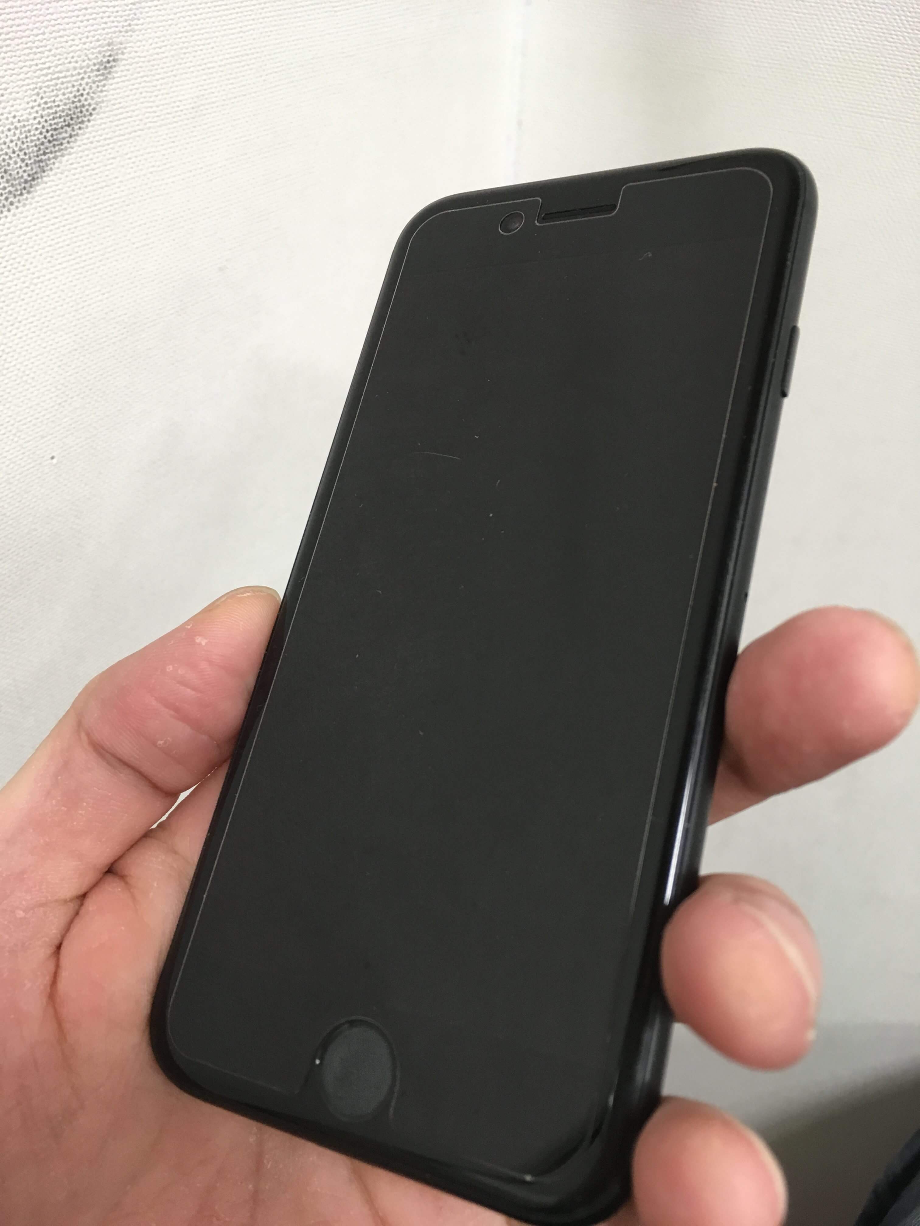 修理前：iPhone7の画面が真っ暗になった端末修理