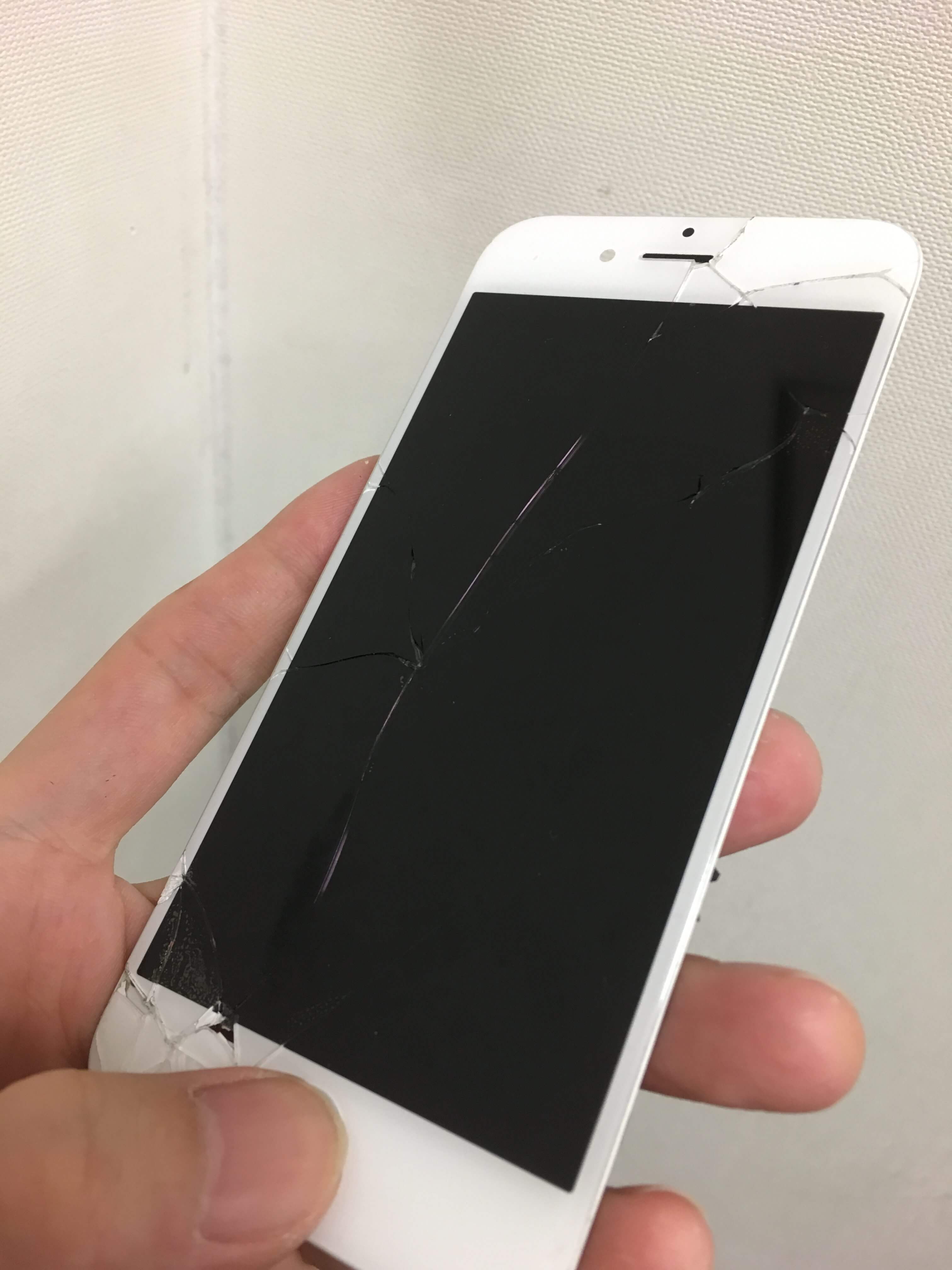 修理前：iPhone6の画面交換修理