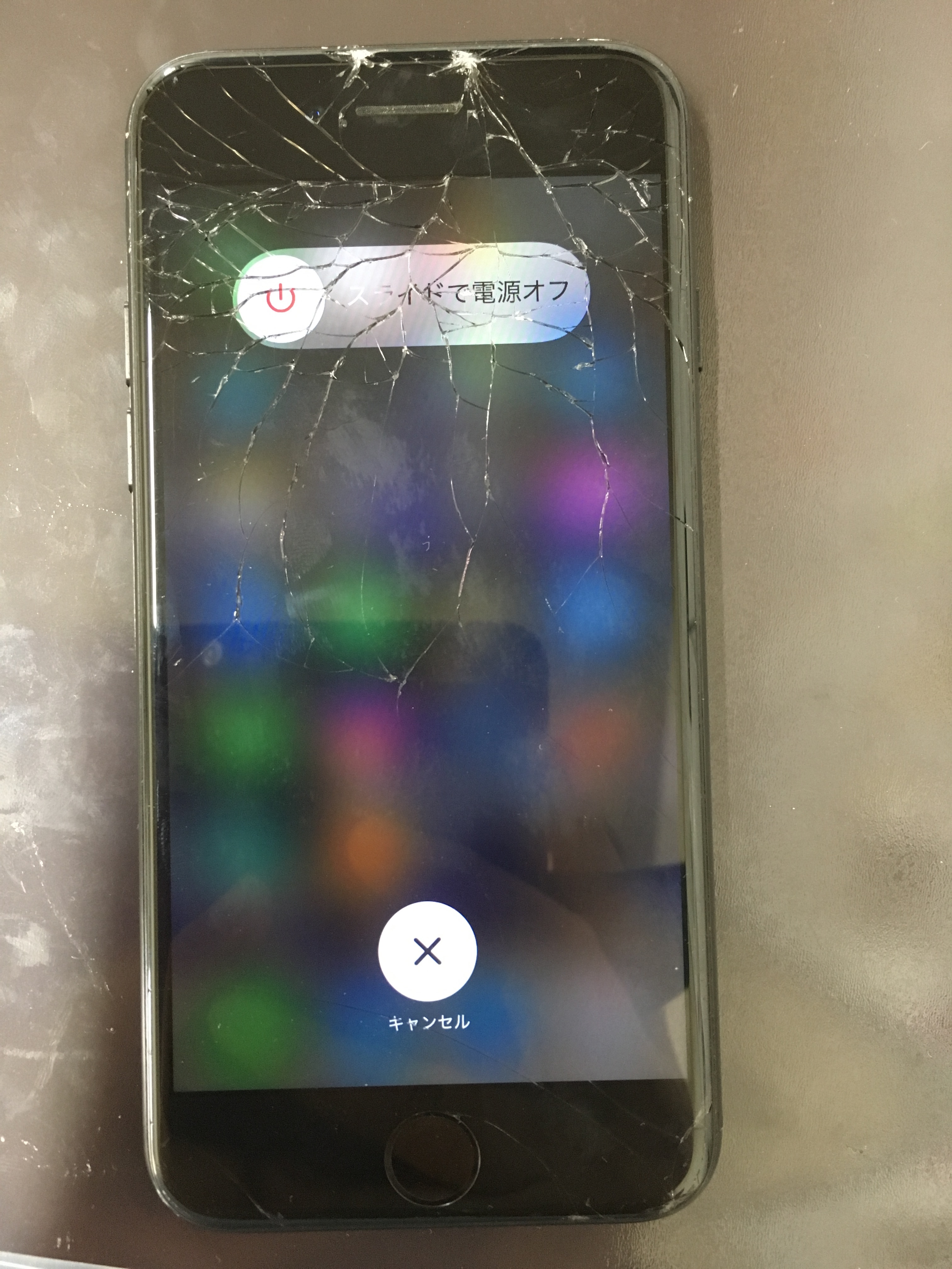 修理前：iphone7の画面割れも、約３０分で交換修理可能です！