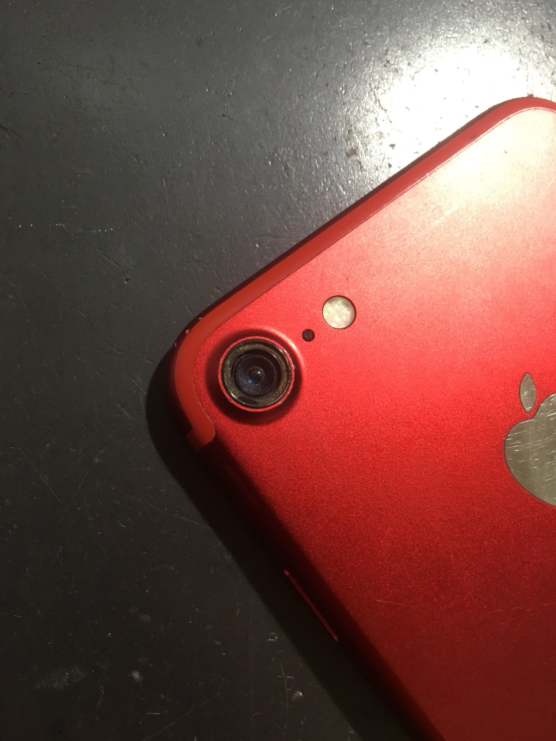 修理前：iPhone７のレンズ破損も修理できます！