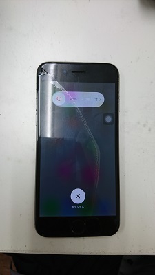 修理前：iphone6のガラスに縦にヒビが入りヒビの部分の液晶がダメになった