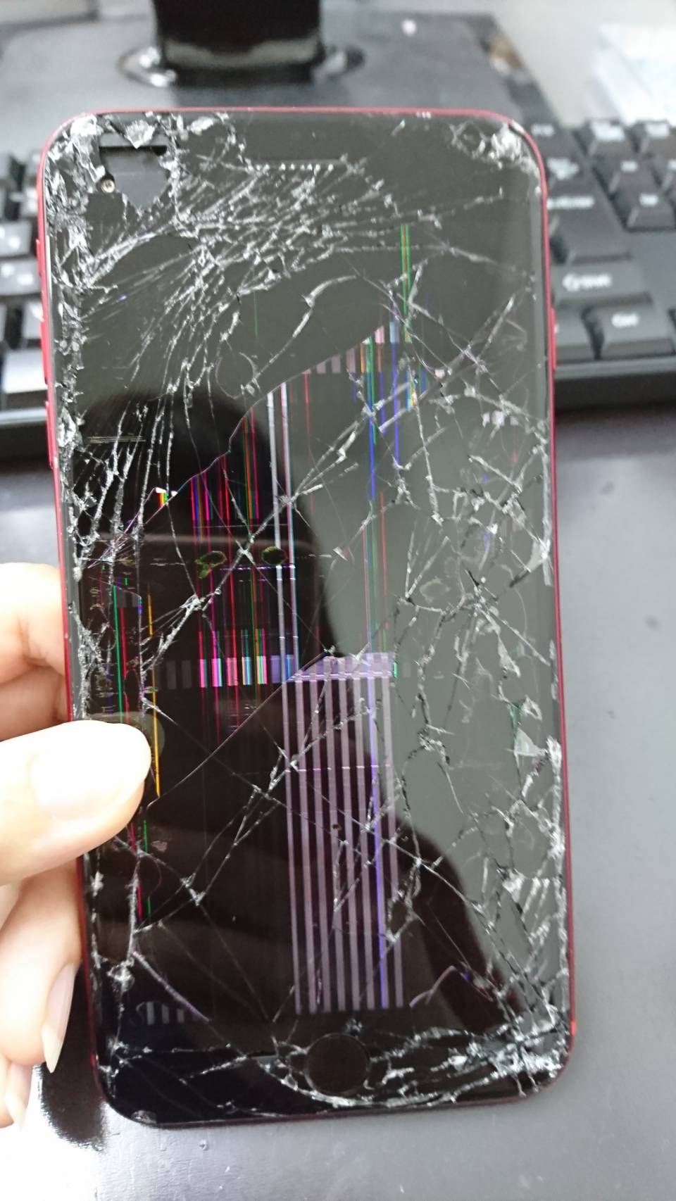 修理前：iPhone８plusのバキバキ画面も即日でお修理出来ます！