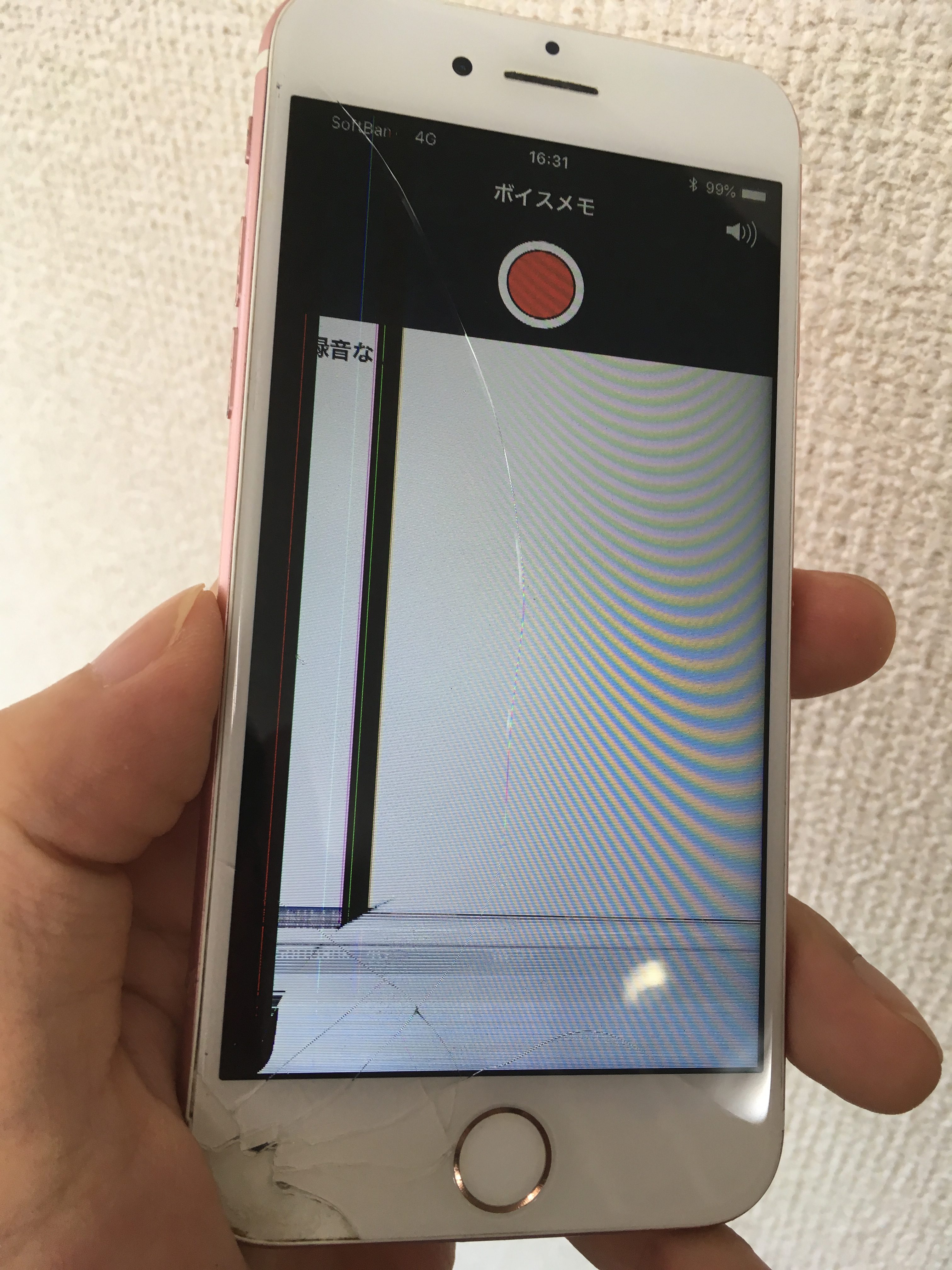 修理前：2度目の画面破損してしまったiPhone7
