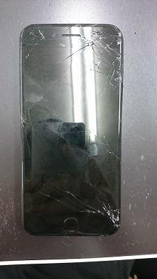 修理前：iPhone7の画面割れも当店で修理すれば綺麗に直ります！