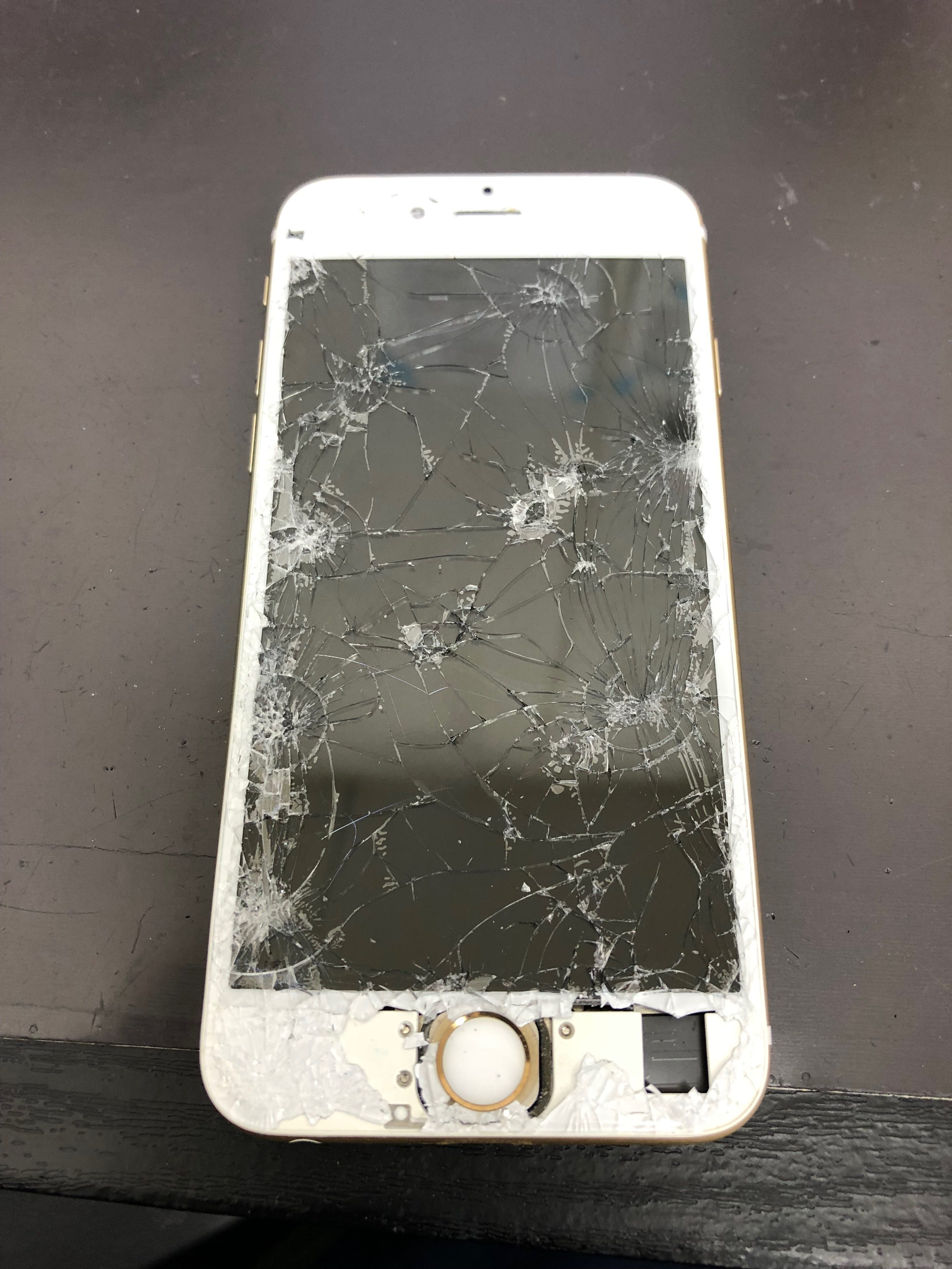 修理前：二階から落としてしまったiPhone 6ガラス液晶交換