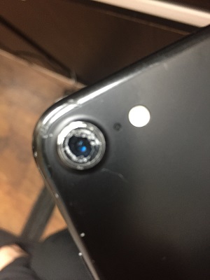 修理前：iphone7のカメラレンズが割れてしまったので交換しました！