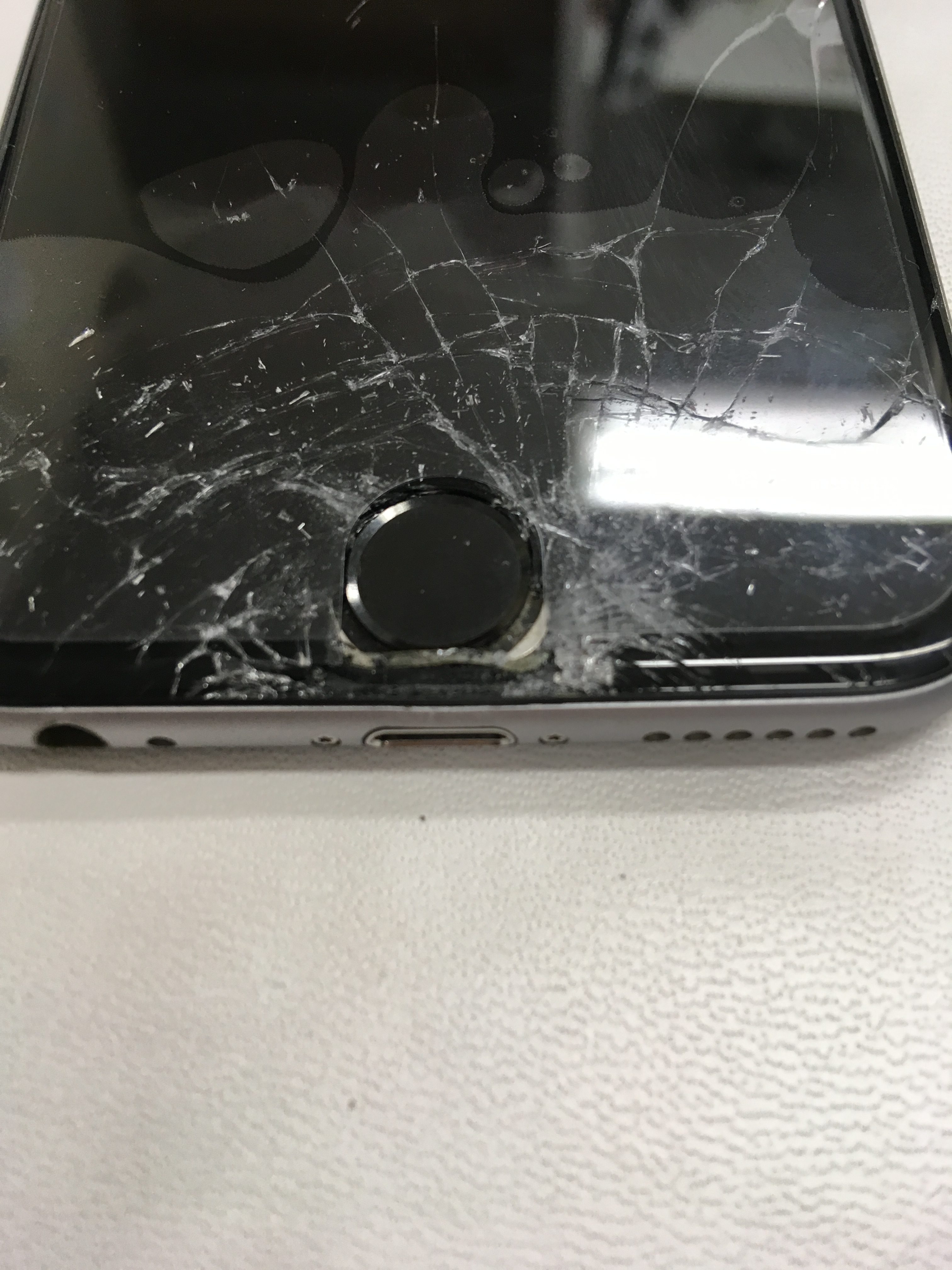修理前：iPhone6の画面破損を交換いたしました。
