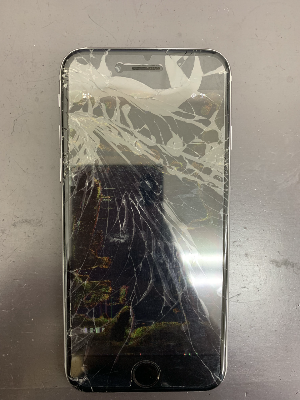 修理前：iPhone 6sガラス液晶交換