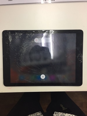 修理前：iPad Airのバキバキになったガラス交換をいたしました