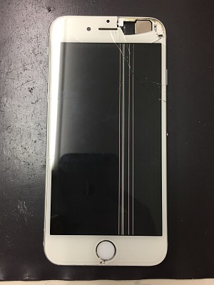 修理前：iPhone6液晶が真っ暗になり線が出てきてしまった画面交換