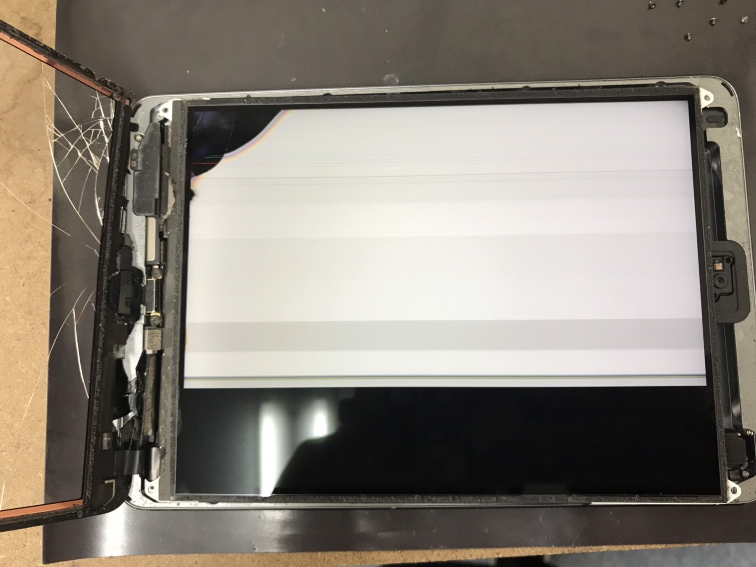 修理前：iPadの液晶が破損してしまった場合でも修理が可能！