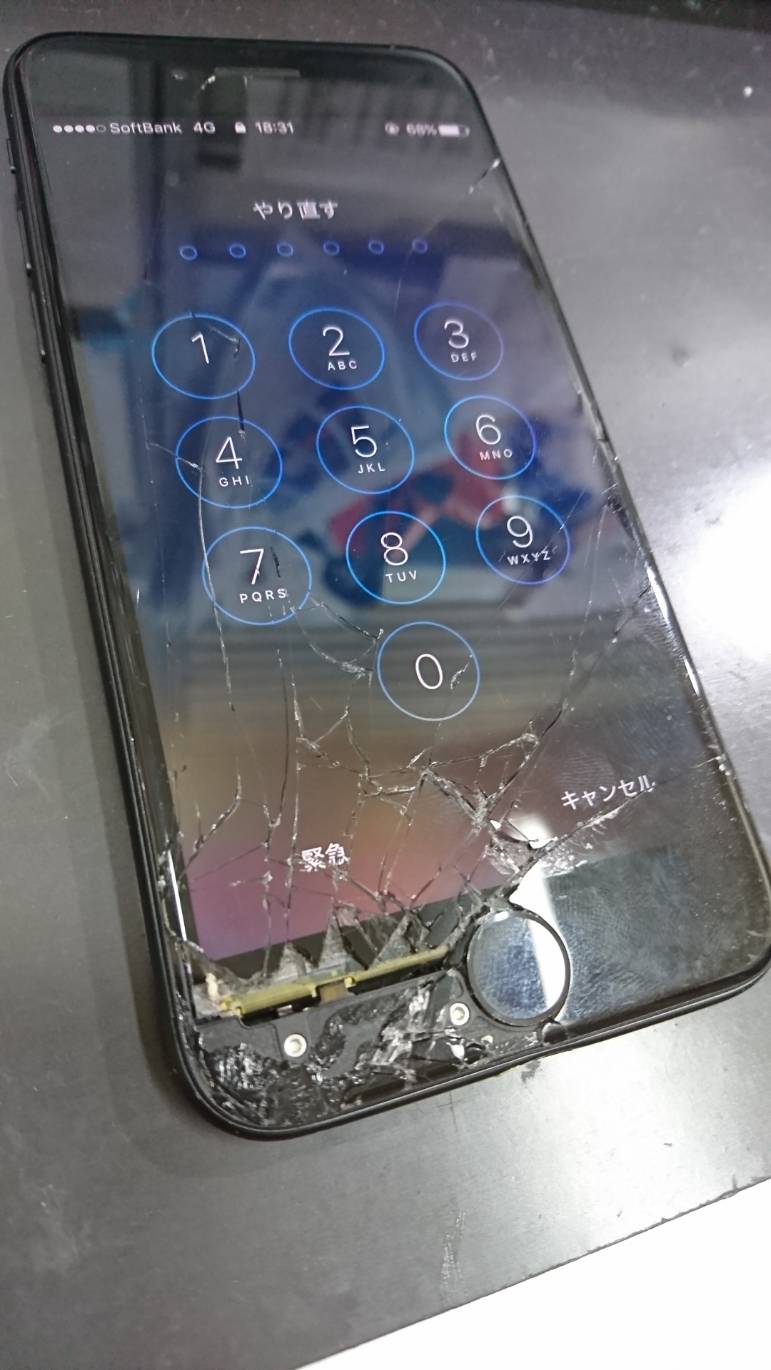 修理前：バキバキのiPhone７がピカピカに～★修理にかかった時間は４０分☆