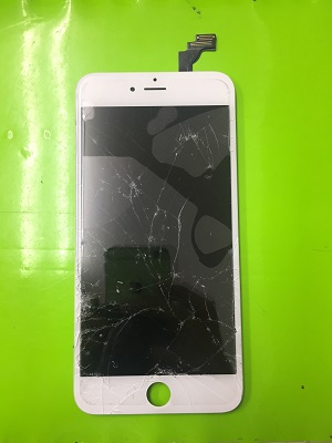 修理前：iPhone6plusがガラスが割れてしまいタッチが効かなくなってしまったが画面交換をしてタッチが効くように元通りになりました！