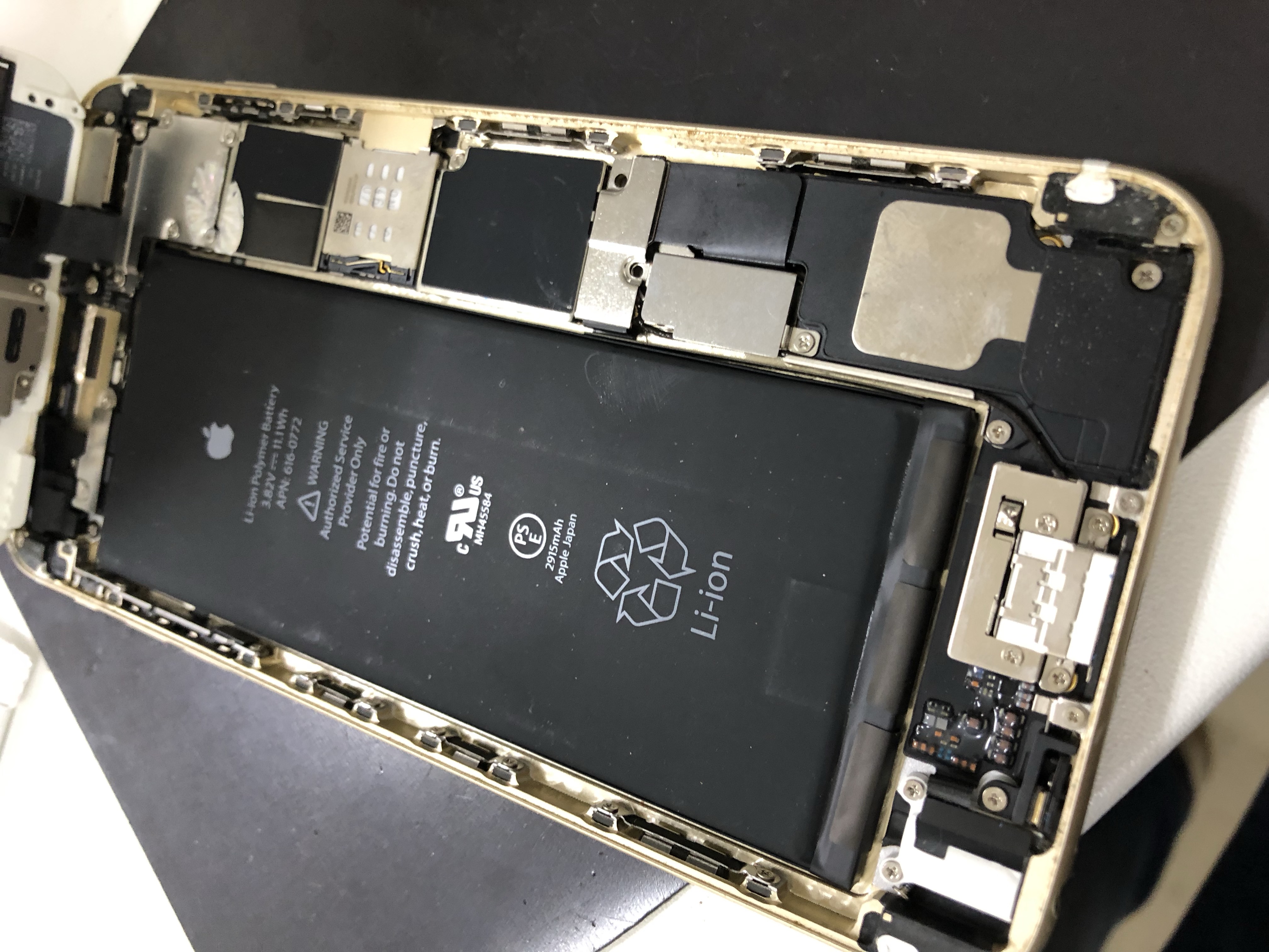 修理前：iPhone７のバッテリー劣化による交換です！！
