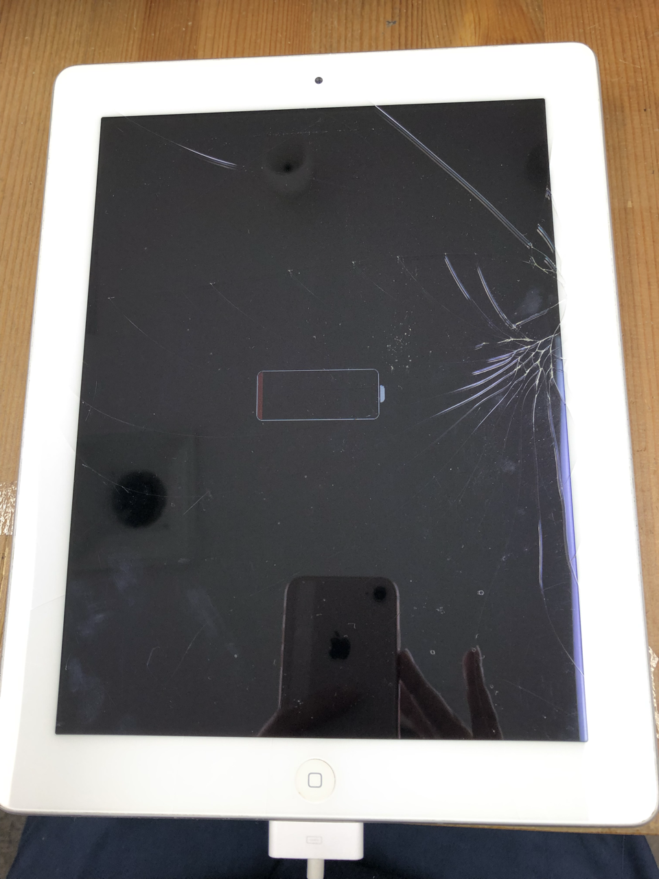 修理前：iPad2☆割れた画面の交換修理