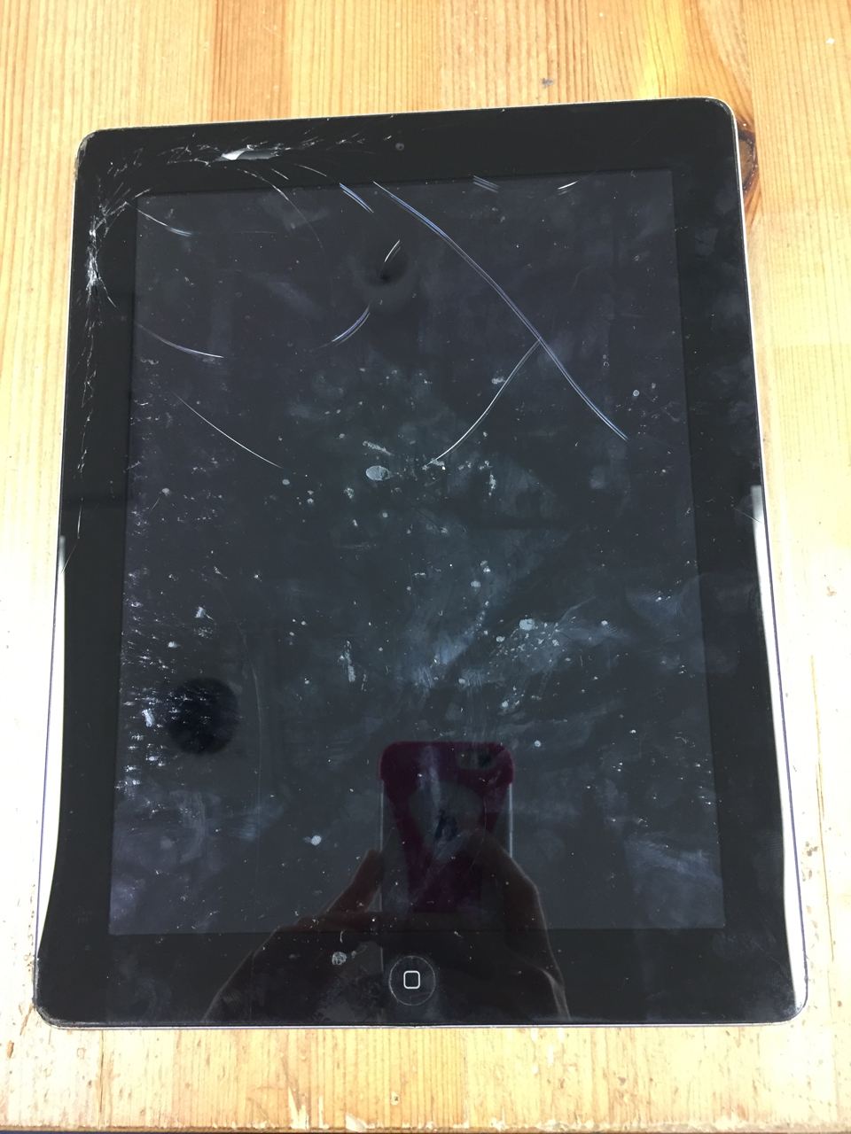 修理前：iPadの画面割れも修理可能です！【iPad4】