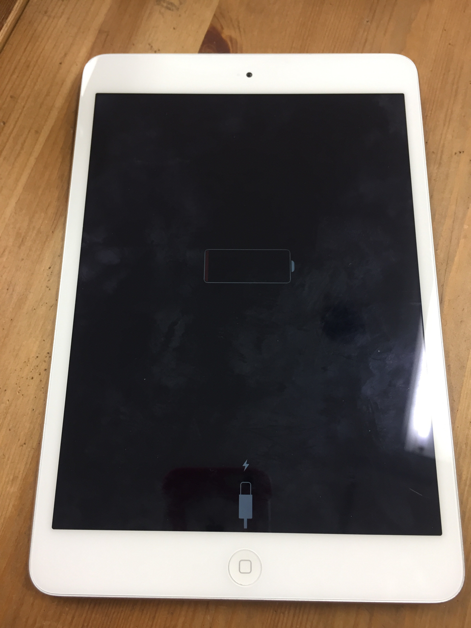 修理前：iPadmini2★バッテリー交換で起動しました！