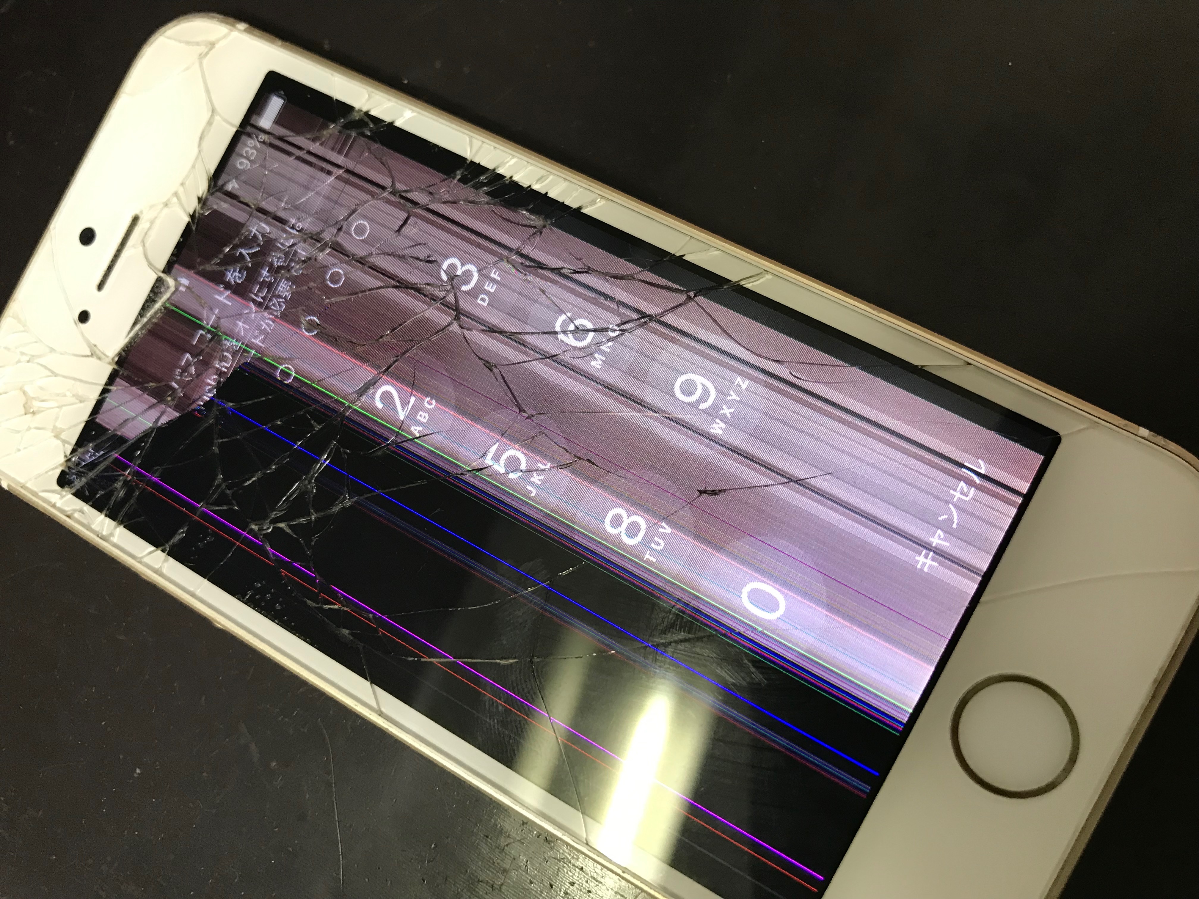 修理前：iPhoneSEの液晶破損も即日修理しています！！