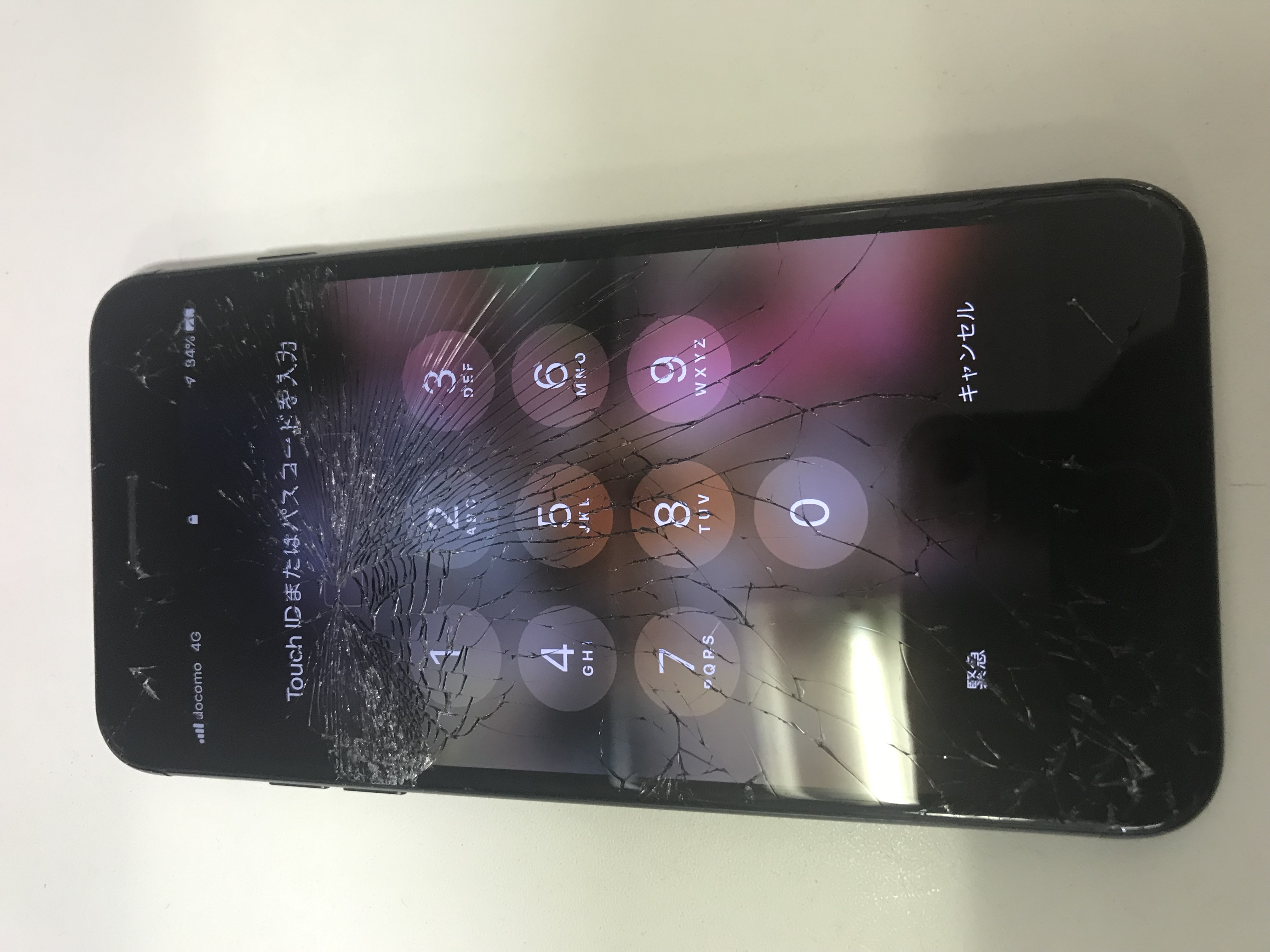 修理前：iPhone7plusのガラス割れは画面交換修理で綺麗になりました。